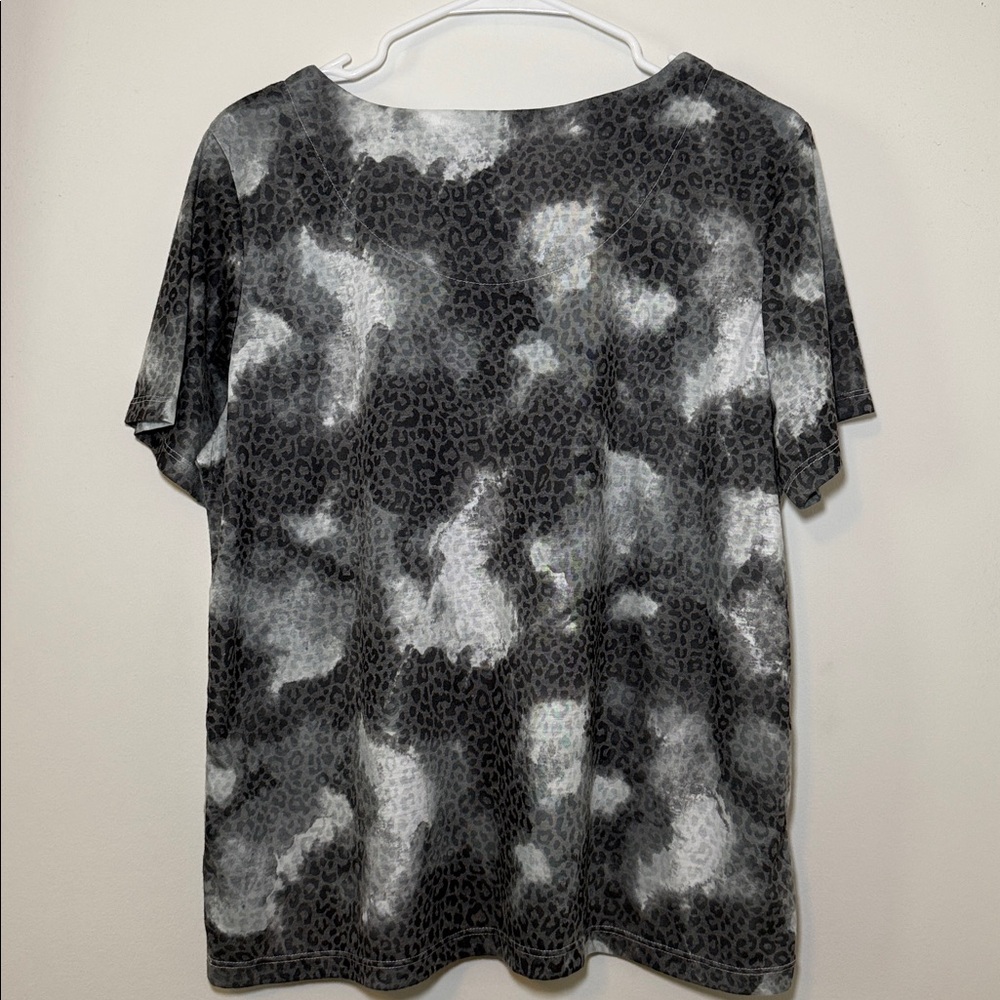 Alfred Dunner Women’s Black White Animal Print Short Sleeve Top Medium - Picture 4 of 6